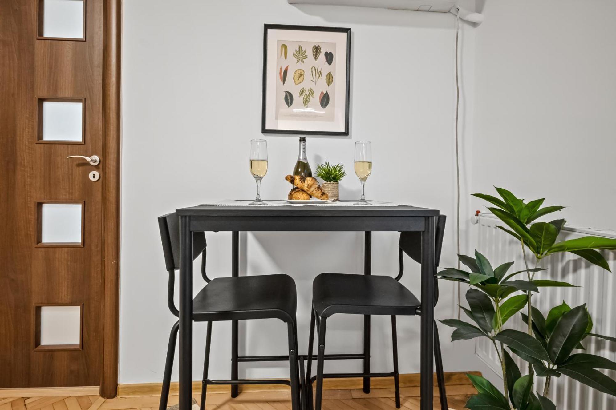 Earthy Escape - Central Apt With Balcony Bucharest Luaran gambar